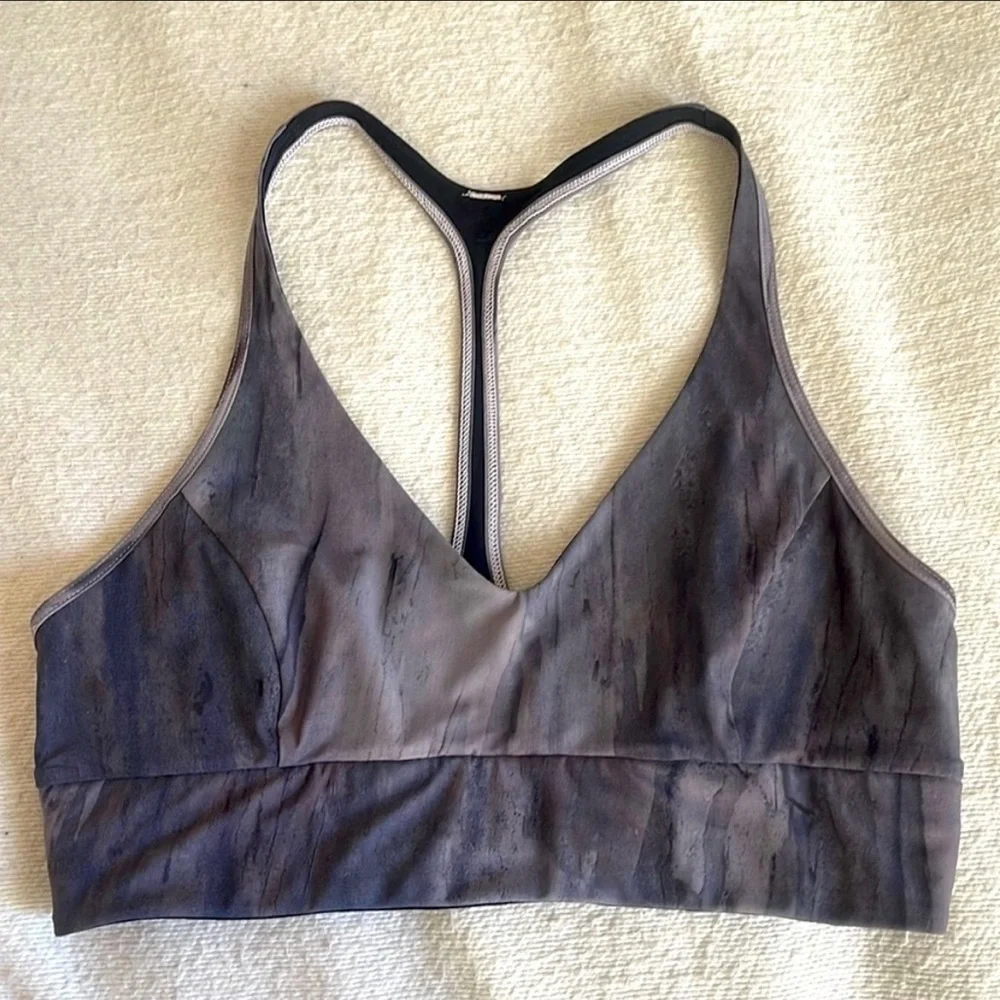 Lululemon sports bra 4/6 - Picture 1 of 4